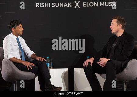 LONDON, ENGLAND, Großbritannien - 02. November 2023 - der britische Premierminister Rishi Sunak interviewt Elon Musk zu Fragen der Künstlichen Intelligenz ( mehr Stockfoto