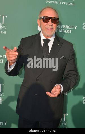 Coral Gables, Florida, USA. November 2023. Emilio Estefan nimmt am 2. November 2023 an der Eröffnung der brandneuen Gala des Knight Center for Music Innovation „Shaping the Future of Music“ im Knight Center for Music Innovation, Frost School of Music an der University of Miami Teil. Quelle: Mpi10/Media Punch/Alamy Live News Stockfoto