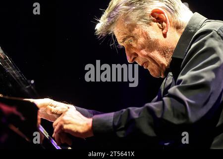 Konzert von Aki Takase und Alexander von Schlippenbacht, im Haus der Berliner Festspiele Berlin Jazzfest 2023 Berlin Aki Takase Klavier Alexander von Schlippenbach Klavier *** Konzert von Aki Takase und Alexander von Schlippenbacht, im Haus der Berliner Festspiele Berlin Jazzfest 2023 Berlin Aki Takase Klavier Alexander von Schlippenbach Klavier Stockfoto