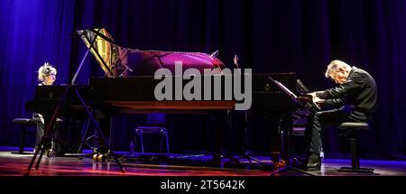 Konzert von Aki Takase und Alexander von Schlippenbacht, im Haus der Berliner Festspiele Berlin Jazzfest 2023 Berlin Aki Takase Klavier Alexander von Schlippenbach Klavier *** Konzert von Aki Takase und Alexander von Schlippenbacht, im Haus der Berliner Festspiele Berlin Jazzfest 2023 Berlin Aki Takase Klavier Alexander von Schlippenbach Klavier Stockfoto