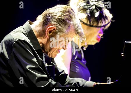 Konzert von Aki Takase und Alexander von Schlippenbacht, im Haus der Berliner Festspiele Berlin Jazzfest 2023 Berlin Aki Takase Klavier Alexander von Schlippenbach Klavier *** Konzert von Aki Takase und Alexander von Schlippenbacht, im Haus der Berliner Festspiele Berlin Jazzfest 2023 Berlin Aki Takase Klavier Alexander von Schlippenbach Klavier Stockfoto