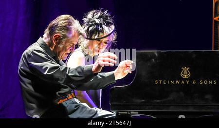 Konzert von Aki Takase und Alexander von Schlippenbacht, im Haus der Berliner Festspiele Berlin Jazzfest 2023 Berlin Aki Takase Klavier Alexander von Schlippenbach Klavier *** Konzert von Aki Takase und Alexander von Schlippenbacht, im Haus der Berliner Festspiele Berlin Jazzfest 2023 Berlin Aki Takase Klavier Alexander von Schlippenbach Klavier Stockfoto