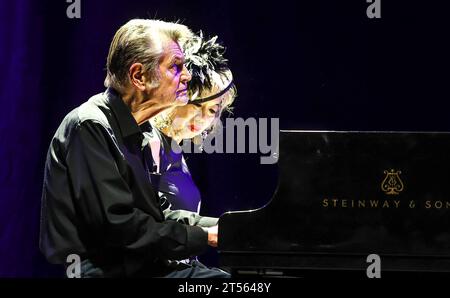 Konzert von Aki Takase und Alexander von Schlippenbacht, im Haus der Berliner Festspiele Berlin Jazzfest 2023 Berlin Aki Takase Klavier Alexander von Schlippenbach Klavier *** Konzert von Aki Takase und Alexander von Schlippenbacht, im Haus der Berliner Festspiele Berlin Jazzfest 2023 Berlin Aki Takase Klavier Alexander von Schlippenbach Klavier Stockfoto