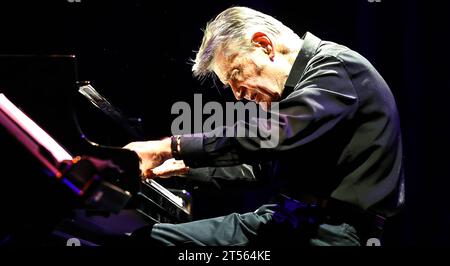 Konzert von Aki Takase und Alexander von Schlippenbacht, im Haus der Berliner Festspiele Berlin Jazzfest 2023 Berlin Aki Takase Klavier Alexander von Schlippenbach Klavier *** Konzert von Aki Takase und Alexander von Schlippenbacht, im Haus der Berliner Festspiele Berlin Jazzfest 2023 Berlin Aki Takase Klavier Alexander von Schlippenbach Klavier Stockfoto