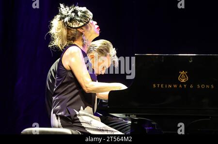 Konzert von Aki Takase und Alexander von Schlippenbacht, im Haus der Berliner Festspiele Berlin Jazzfest 2023 Berlin Aki Takase Klavier Alexander von Schlippenbach Klavier *** Konzert von Aki Takase und Alexander von Schlippenbacht, im Haus der Berliner Festspiele Berlin Jazzfest 2023 Berlin Aki Takase Klavier Alexander von Schlippenbach Klavier Stockfoto
