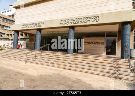 Tel Aviv, Israel - 27. Oktober 2023 - Außenansicht der Gebäude auf dem Campus der Universität Tel Aviv im Norden von Tel Aviv. Stockfoto