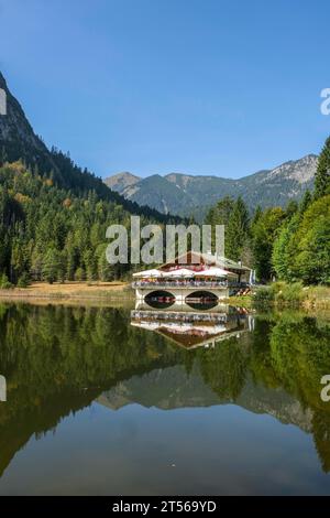 Pflegersee, Berggasthof Pflegersee, Garmisch-Partenkirchen, Werdenfelser Land, Oberbayern, Bayern, Deutschland Stockfoto