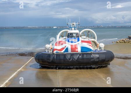 Kommerzielles Luftkissenboot auf der Isle of Wight Stockfoto