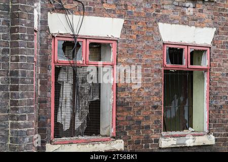 Longport, Stoke on Trent, England, 18. Juli 2023. Deralict Prince und Kensington Teapot arbeiten, Urban Decke und industrielle redaktionelle Illustration. Stockfoto