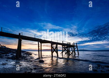 Sonnenuntergang am Tauchpier in Holywood, Belfast Lough, County Down, Nordirland Stockfoto