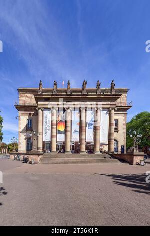 Langzeitbelichtung des Opernhauses in Straßburg, Bas-Rhin, Region Grand Est, Frankreich Stockfoto