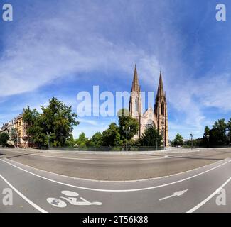 Avenue de la Liberte und St Paul's Church in Straßburg, Bas-Rhin, Region Grand-Est, Frankreich Stockfoto