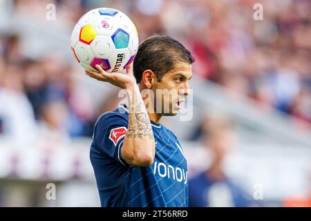 Freiburg, Deutschland. Oktober 2023. firo: 21. Oktober 2023, Fußball, 1. Liga, 1. Bundesliga, Saison 2023/2024, SC Freiburg - VfL Bochum Cristian Gamboa (VfL Bochum) Throw-in, mit Ball Credit: dpa/Alamy Live News Stockfoto