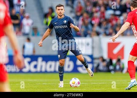 Freiburg, Deutschland. Oktober 2023. firo: 21. Oktober 2023, Fußball, 1. Liga, 1. Bundesliga, Saison 2023/2024, SC Freiburg - VfL Bochum Kevin Stoger (VfL Bochum) Einzelaktion, ganze Figur, Credit: dpa/Alamy Live News Stockfoto