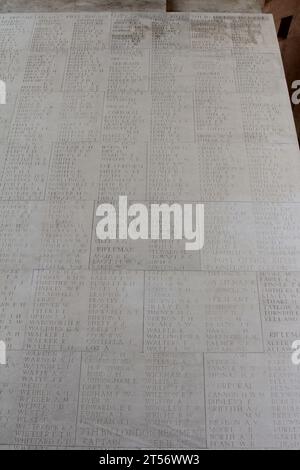 Das Thiepval Memorial to the Missing of the Somme (Frankreich) trägt die Namen von über 72.000 britischen und südafrikanischen Soldaten ohne bekanntes Grab. Stockfoto