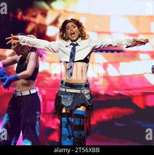 Miami, Vereinigte Staaten Von Amerika. November 2023. MIAMI, FLORIDA - 2. NOVEMBER 2023: Tini tritt während ihrer Tini Tour 2023 im Kaseya Center auf. (Foto: Alberto E. Tamargo/SIPA USA) Credit: SIPA USA/Alamy Live News Stockfoto