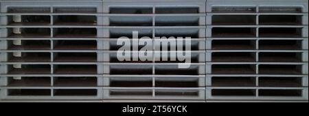 Abstraktes geometrisches Raster: Abstraktheit und Textur in der Ventilation erforschen Stockfoto