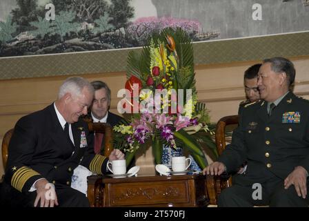 US Navy ADM. Timothy J. Keating, Kommandeur des U.S. Pacific Command und General Chen Bingde, neuer Direktor des Generalstabs der Peoples Liberation Army meet.jpg Stockfoto