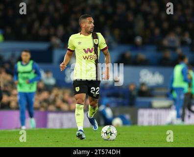 Liverpool, Großbritannien. November 2023. Burnley-Verteidiger Vitinho (22) während des Spiels Everton FC gegen Burnley FC, Carabao Cup 4. Runde im Goodison Park, Liverpool, England, Großbritannien am 1. November 2023 Credit: Every Second Media/Alamy Live News Stockfoto