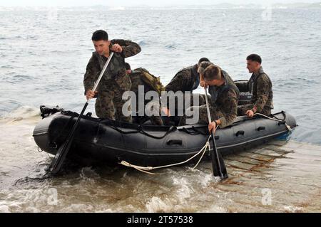 US Navy Marines wurden dem Amphibious Reconnaissance Platoon, 31st Marine Expeditionary Unit (31st MEU) zugewiesen.jpg Stockfoto