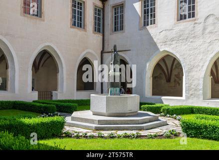 Novacella Augustiner Abtei. Der gotische Kreuzgang mit wertvollen Fresken, Brixen (Brixen), Südtirol, Trentino Südtirol, Norditalien. Stockfoto