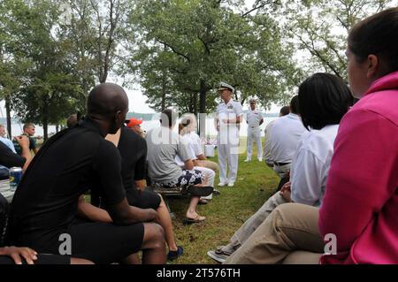 John Goodwin, Kommandeur der Marinefluchtstreitkräfte Atlantic und Botschafter der Columbia Navy Week 2008, spricht vor einer Gruppe von NROTC students.jpg Stockfoto