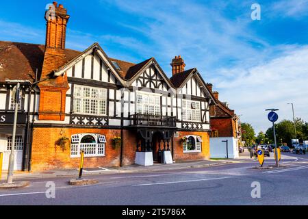 Außenansicht des Feathers Pub in Merstham, Surrey, England Stockfoto