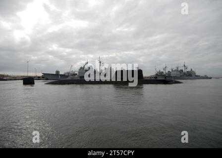 US Navy das U-Boot der Royal Navy HMS Astute (S119) kommt an der Marinestation Norfolk.jpg an Stockfoto