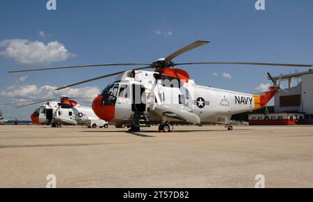 US Navy zwei der letzten drei Navy UH-3H Sea King Hubschrauber auf der Marineflugstation Patuxent River, Md.jpg Stockfoto