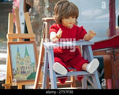 Der Wochenendflohmarkt in Saint-Chinian, Frankreich Stockfoto