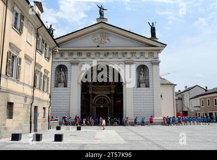 Die Kathedrale von Santa Maria Assunta ist der wichtigste Ort des Gottesdienstes mit der Stiftskirche Sant'Orso, einem Symbol für sakrale Kunst im Aostatal Stockfoto