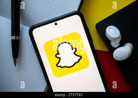 In dieser Abbildung wird ein Snapchat-Logo auf einem Smartphone angezeigt. (Foto von Mateusz Slodkowski / SOPA Images/SIPA USA) *** ausschließlich für redaktionelle Nachrichtenzwecke *** Stockfoto