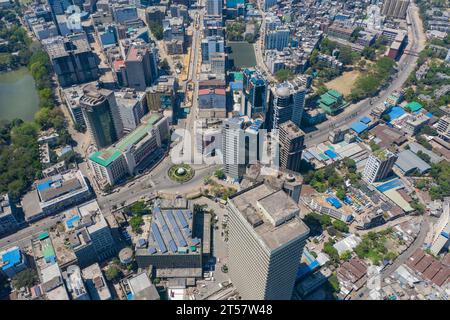 Dhaka, Bangladesch: Luftaufnahme des Gewerbegebiets Motijheel in der Stadt Dhaka während einer von der Regierung auferlegten Lockdown in Dhaka aufgrund des covid-19-Ausbruchs. Stockfoto