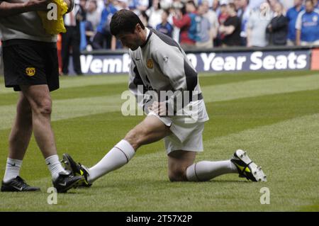 Captain Roy Keane – Manchester United Team warm Up vor dem FA Cup Finale 2004, Manchester United gegen Millwall, 22. Mai 2004. Man United gewann das Spiel mit 3:0. Foto: ROB WATKINS Stockfoto