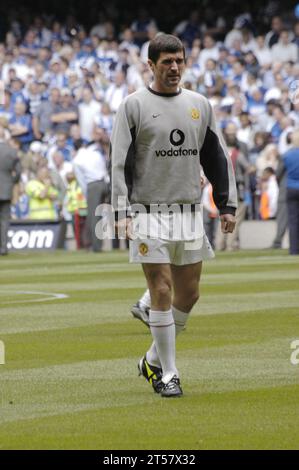 Captain Roy Keane – Manchester United Team warm Up vor dem FA Cup Finale 2004, Manchester United gegen Millwall, 22. Mai 2004. Man United gewann das Spiel mit 3:0. Foto: ROB WATKINS Stockfoto