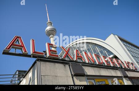 Bahnhof, Fernsehturm, Schriftzug Alexanderplatz, Mitte, Berlin, Deutschland *** Lokale Bildunterschrift ***, Berlin, Deutschland Stockfoto