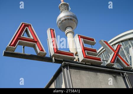 Bahnhof, Fernsehturm, Schriftzug Alexanderplatz, Mitte, Berlin, Deutschland *** Lokalunterschrift ***, Berlin, Deutschland *** Bahnhof, Fernsehturm, Schriftzug Alexanderplatz, Mitte, Berlin, Deutschland Lokalunterschrift, Berlin, Deutschland Credit: Imago/Alamy Live News Stockfoto