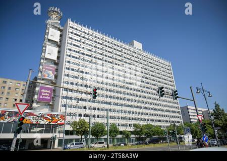 Bürohaus, Berliner Verlag, Berliner Zeitung, Karl-Liebknecht-Straße, Mitte, Berlin, Deutschland *** Untertitel ***, Berlin, Deutschland *** Bürogebäude, Berliner Verlag, Berliner Zeitung, Karl Liebknecht Straße, Mitte, Berlin, Deutschland Lokale Bildunterschrift, Berlin, Deutschland Credit: Imago/Alamy Live News Stockfoto