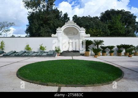 Ein kleiner Platz in den Gärten des königlichen Palastes in Neapel, Italien Stockfoto