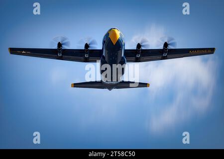 FAT Albert Airlines, die US Navy Blue Angels, bei einem Überflug auf der amerikanischen Airshow 2023 in Miramar, Kalifornien. Stockfoto