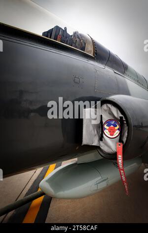 Die Aufnahme eines T-38 Talon-Trainingsflugzeugs auf der amerikanischen Airshow 2023 in Miramar, Kalifornien. Stockfoto