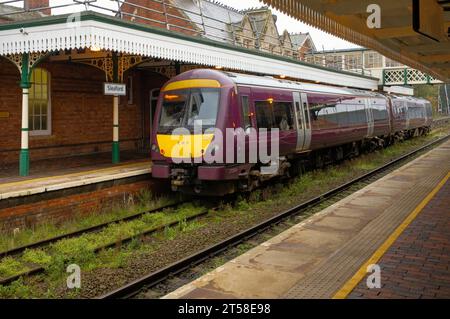 Der East Midlands Regional Two Carry Train hielt in Sleaford auf dem Weg nach Skegness Stockfoto