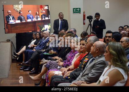 CUENCA-SESION SOLEMNE-INDEPENDENCIA Cuenca, Ecuador 3 de noviembre de 2023 EN el Salon de la Ciudad se desarrollo la Sesion Solemne por los 203 anos de Independencia de Cuenca. EN la sesion solemne se entrego reconocimiento a varias instituciones y personajes de la ciudad. foto Boris Romnoleroux/API. SOI-CUENCA-SESIONSOLEMNE-INDEPENDENCIA-71a1da7dd028a38a032f40aee0c4af0b *** CUENCA UNABHÄNGIGKEITSSITZUNG Cuenca, Ecuador 3. November 2023 die feierliche Sitzung für die 203 Jahre Unabhängigkeit von Cuenca fand im Rathaus statt. Während der feierlichen Sitzung wurden mehrere in anerkannt Stockfoto