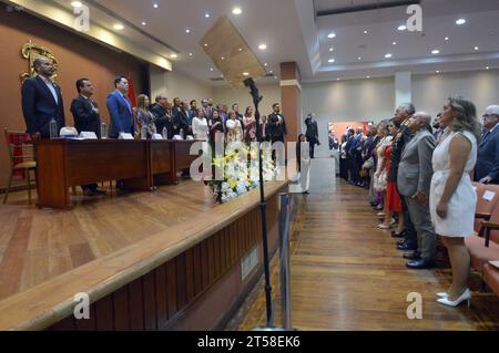 CUENCA-SESION SOLEMNE-INDEPENDENCIA Cuenca, Ecuador 3 de noviembre de 2023 EN el Salon de la Ciudad se desarrollo la Sesion Solemne por los 203 anos de Independencia de Cuenca. EN la sesion solemne se entrego reconocimiento a varias instituciones y personajes de la ciudad. foto Boris Romnoleroux/API. SOI-CUENCA-SESIONSOLEMNE-INDEPENDENCIA-9fde8aba2880c458f4a02771d9cc5ddb *** CUENCA UNABHÄNGIGKEITSSITZUNG Cuenca, Ecuador 3. November 2023 die feierliche Sitzung für die 203 Jahre Unabhängigkeit von Cuenca fand im Rathaus statt. Während der feierlichen Sitzung wurden mehrere ins erkannt Stockfoto