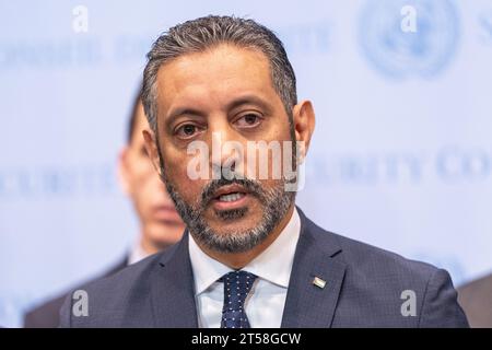 Der Botschafter Libyens, Taher, M. T. Elsonni, spricht am 3. November 2023 im Hauptquartier der Vereinten Nationen in New York während eines Pressegesprächs mit Mitgliedern der Organisation für Islamische Zusammenarbeit Stockfoto
