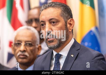 New York, USA. November 2023. Der Botschafter Libyens, Taher, M. T. Elsonni, spricht am 3. November 2023 im Hauptquartier der Vereinten Nationen in New York während eines Pressegesprächs mit Mitgliedern der Organisation für Islamische Zusammenarbeit. (Foto: Lev Radin/SIPA USA) Credit: SIPA USA/Alamy Live News Stockfoto