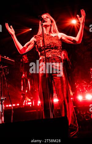 Mailand, Italien. November 2023. Die englische Sängerin und Songwriterin ELLIE GOULDING tritt live bei Fabrique während der Higher Than Heaven Tour auf. Vermerk: Rodolfo Sassano/Alamy Live News Stockfoto