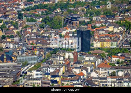 Luftaufnahme, Dacharbeiten am Arbeitsamtshochhaus, Kirchturm der Lutherkirche, Mittelstadt, Hagen, Sauerland, Nordrhein-Westp Stockfoto