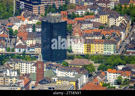 Luftaufnahme, Dacharbeiten am Arbeitsamtshochhaus, Kirchturm der Lutherkirche, Mittelstadt, Hagen, Sauerland, Nordrhein-Westp Stockfoto