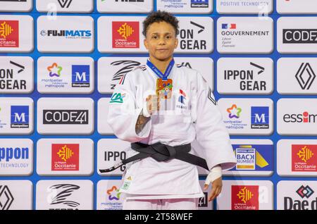 Montpellier, Frankreich. November 2023. Amandine Buchard posiert mit ihrer Goldmedaille bei den Frauen unter 52 kg bei der Judo-Europameisterschaft 2023 in der Sud de France Arena in Montpellier, Südfrankreich am 3. November 2023. Foto: Arnaud Bertrand/ABACAPRESS.COM Credit: Abaca Press/Alamy Live News Stockfoto